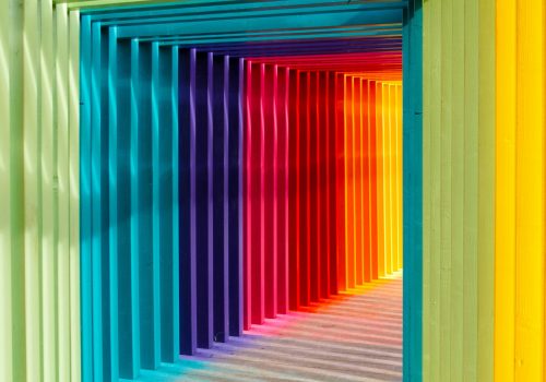 O poder das cores: Descubra como elas influenciam sua imagem